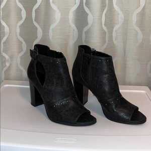 Simply Vera‎ Vera Wang Peep-toe Faux Leather Black Studded Ankle Booties Size 9